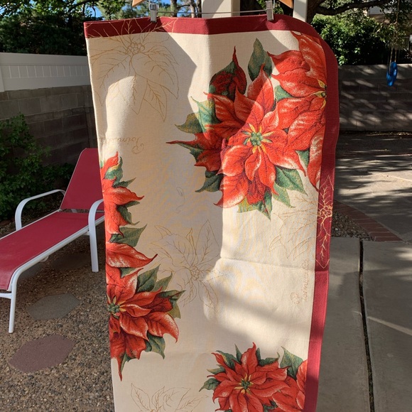 French high quality tablecloth or throw tapestry with two pillowcases poinsettia - Picture 2 of 16